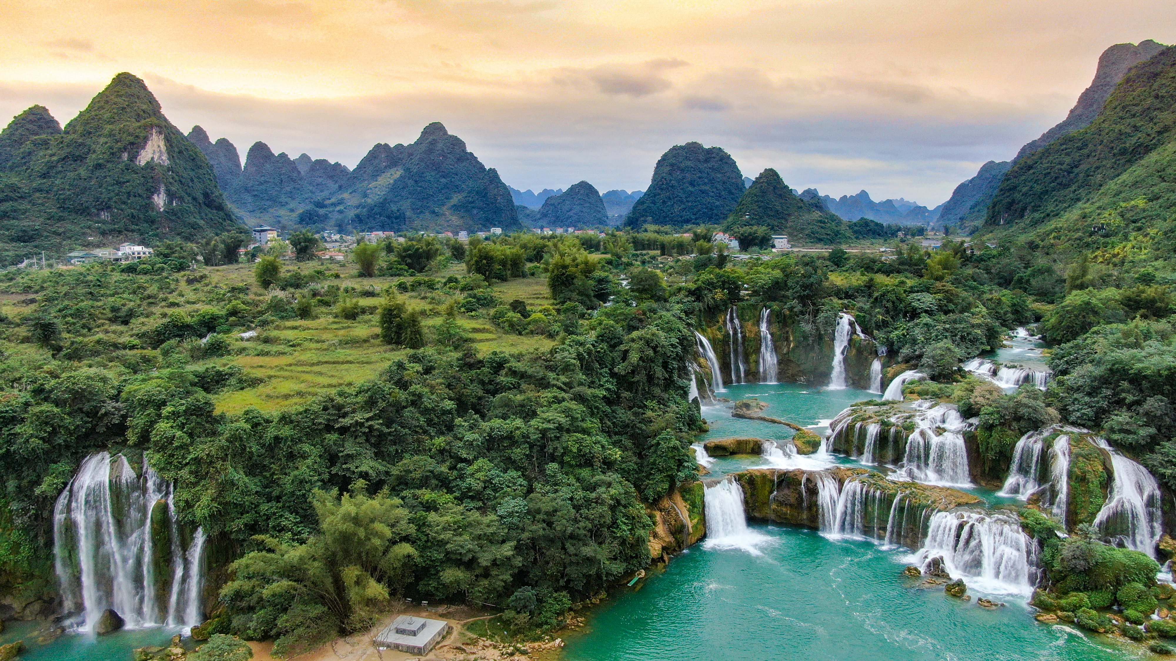 Panoramic view of Ban Gioc waterfall