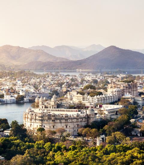 Lake Pichola with City Palace view in Udaipur, Rajasthan, India