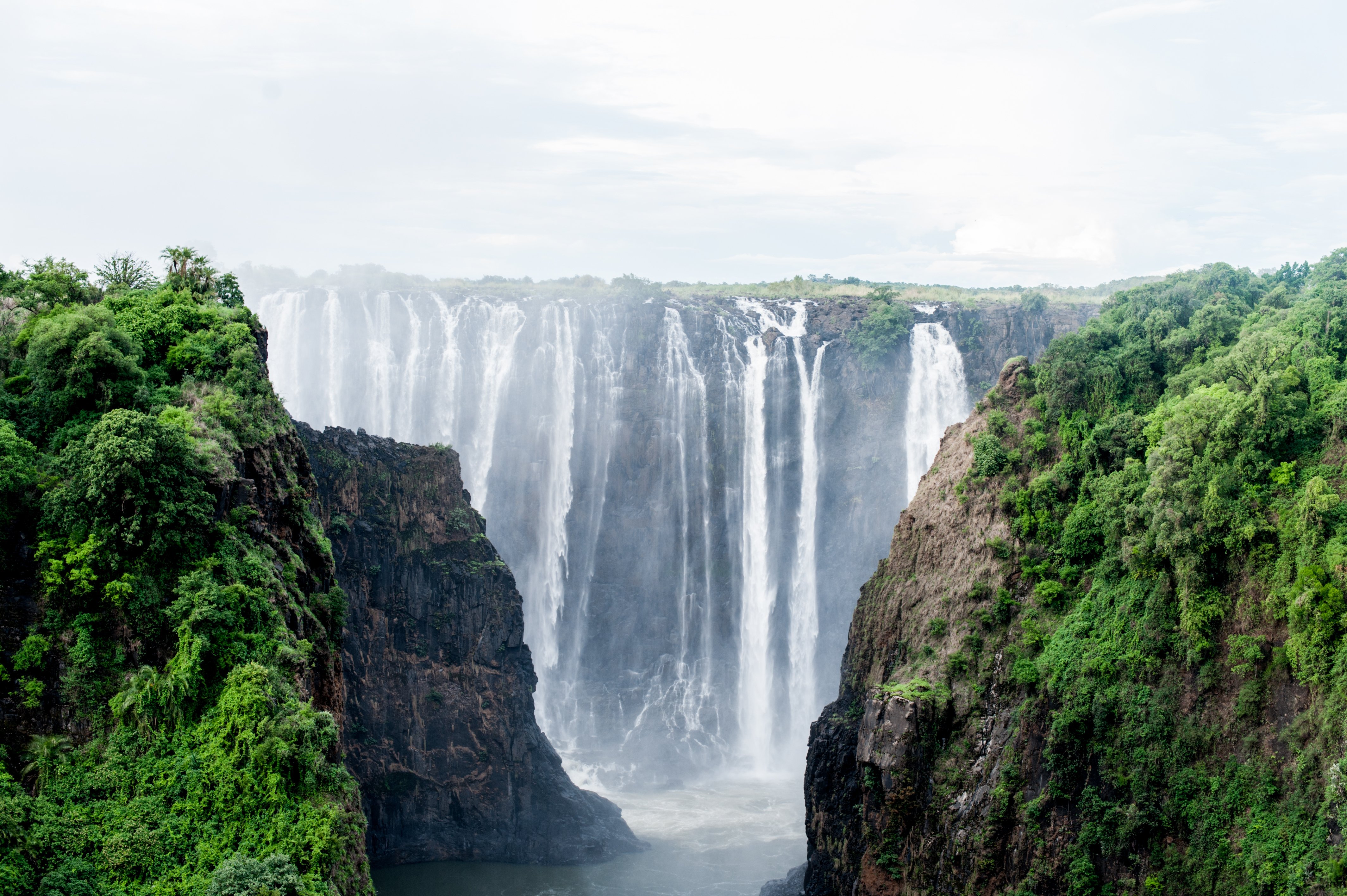 Victoria Falls, the smoke that thunders or Mosi-oa-Tunya.