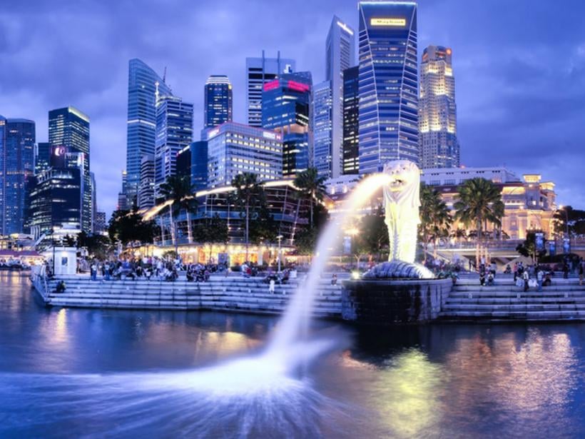 The Merlion fountain and Singapore skyline - two highlights of all Singapore tours.